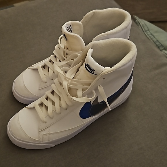 Nike youth skater blazer white blue/ black size 7 youth worn only a few times - Picture 4 of 8